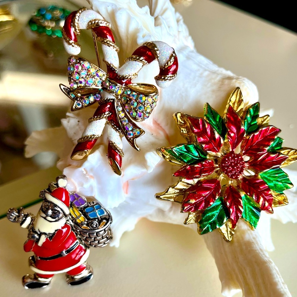 Vintage Christmas Brooch Set